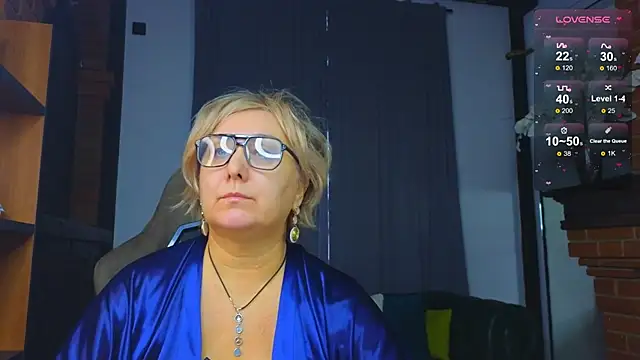 Marta Wils online show from 10/28/25, 03:29