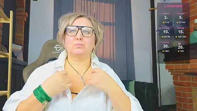 Marta Wils online show from 11/17/25, 03:32