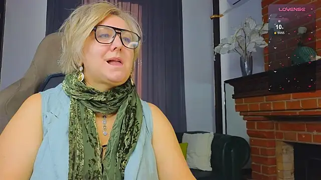 Marta Wils online show from 10/21/25, 02:44