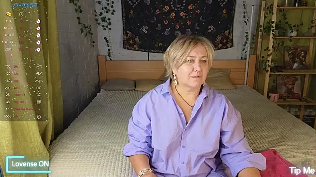 Marta Wils online show from 10/18/25, 03:08