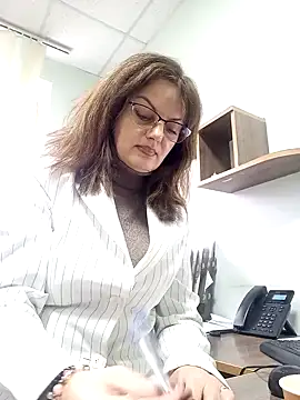 ValeriaLove43211 online show from 11/12/25, 12:20