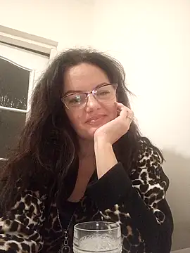 Snapshot of ValeriaLove43211 chatting on 10/02/25, 06:44 ValeriaLove43211 online show from 10/02/25, 06:44