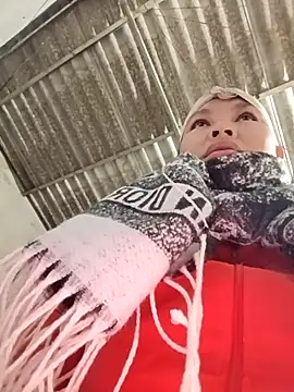 Snapshot of callistra chatting on 11/22/25, 11:36 callistra online show from 11/22/25, 11:36