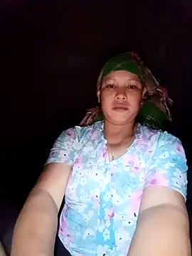 Snapshot of callistra chatting on 10/16/25, 04:48 callistra online show from 10/16/25, 04:48