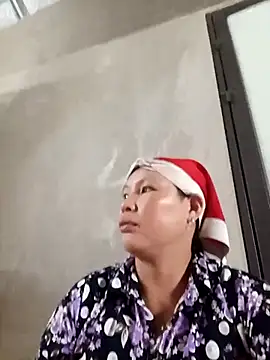 Snapshot of callistra chatting on 10/31/25, 12:57 callistra online show from 10/31/25, 12:57