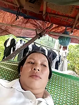 Snapshot of callistra chatting on 10/08/25, 09:33 callistra online show from 10/08/25, 09:33