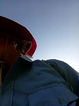 Snapshot of callistra chatting on 11/30/25, 01:17 callistra online show from 11/30/25, 01:17