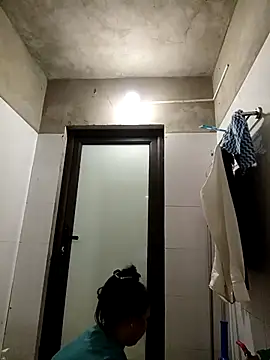 Snapshot of callistra chatting on 12/15/25, 01:06 callistra online show from 12/15/25, 01:06