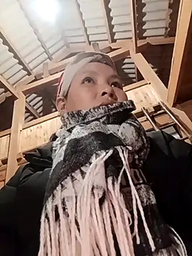 Snapshot of callistra chatting on 12/14/25, 12:33 callistra online show from 12/14/25, 12:33