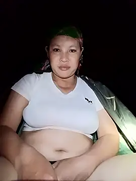 Snapshot of callistra chatting on 11/17/25, 12:09 callistra online show from 11/17/25, 12:09