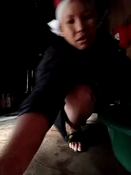 Snapshot of callistra chatting on 12/20/25, 12:24 callistra online show from 12/20/25, 12:24