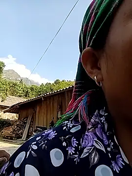 Snapshot of callistra chatting on 10/29/25, 01:15 callistra online show from 10/29/25, 01:15