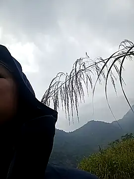 Snapshot of callistra chatting on 12/17/25, 06:51 callistra online show from 12/17/25, 06:51