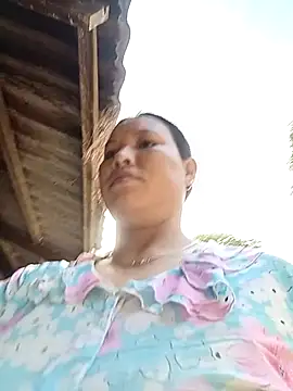 Snapshot of callistra chatting on 10/23/25, 12:31 callistra online show from 10/23/25, 12:31