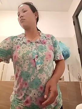 Snapshot of callistra chatting on 10/17/25, 10:50 callistra online show from 10/17/25, 10:50