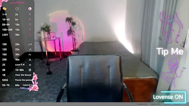 Snapshot of Divine_Goddesss chatting on 10/17/25, 04:27 Divine Goddesss online show from 10/17/25, 04:27