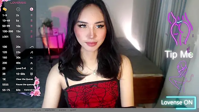 Snapshot of Divine_Goddesss chatting on 10/18/25, 04:03 Divine Goddesss online show from 10/18/25, 04:03
