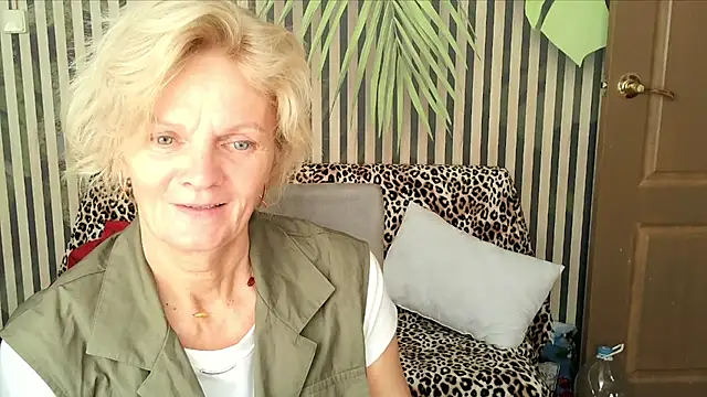 Snapshot of Zoe_Steell chatting on 09/21/25, 06:29 Zoe Steell online show from 09/21/25, 06:29