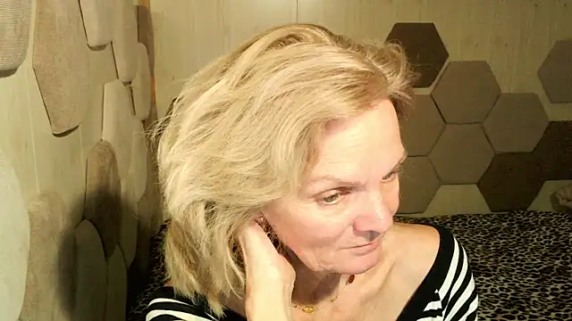Snapshot of Zoe_Steell chatting on 10/17/25, 02:19 Zoe Steell online show from 10/17/25, 02:19