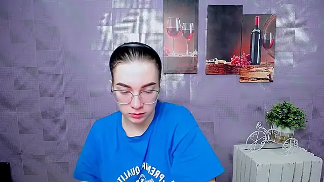 Snapshot of MiraBabe_ chatting on 11/18/25, 09:12 MiraBabe online show from 11/18/25, 09:12