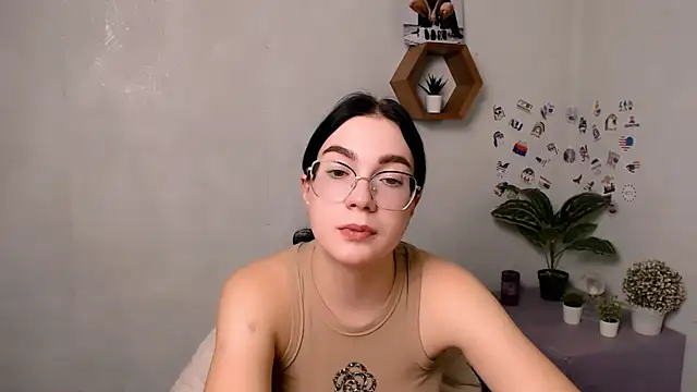 Snapshot of MiraBabe_ chatting on 10/13/25, 08:05 MiraBabe online show from 10/13/25, 08:05