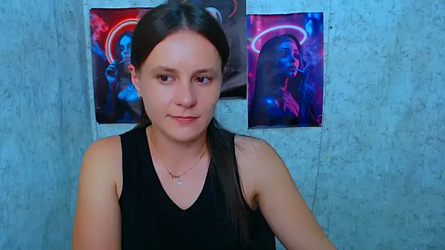 Snapshot of EvelinaMiss_ chatting on 10/02/25, 01:03 EvelinaMiss online show from 10/02/25, 01:03