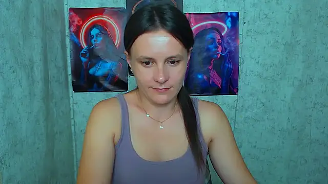 Snapshot of EvelinaMiss_ chatting on 09/19/25, 01:26 EvelinaMiss online show from 09/19/25, 01:26