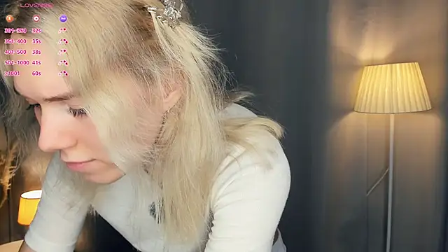 Snapshot of DianeHonnette chatting on 07/07/26, 07:06 DianeHonnette online show from 07/07/26, 07:06