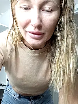 Risky-SquirtingGirl online show from 09/21/25, 10:20