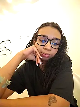 Suzanelee1 online show from 10/04/25, 11:28