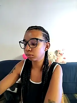 Suzanelee1 online show from 09/17/25, 05:15