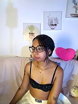 Suzanelee1 online show from 10/26/25, 02:01