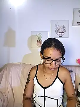 Suzanelee1 online show from 10/30/25, 04:00