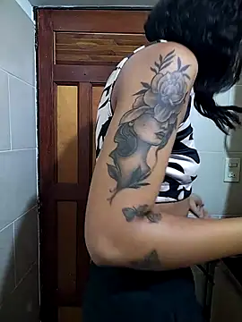 Suzanelee1 online show from 10/24/25, 01:43