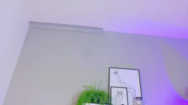 Snapshot of KeendraFox_ chatting on 11/04/25, 10:19 KeendraFox online show from 11/04/25, 10:19