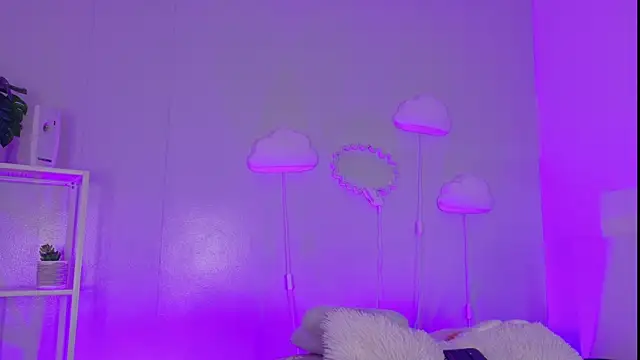 KeendraFox  online show from 07/12/26, 11:11
