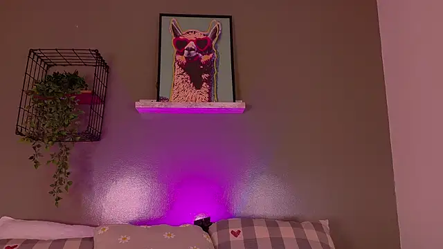 Snapshot of KeendraFox_ chatting on 10/21/25, 10:14 KeendraFox online show from 10/21/25, 10:14