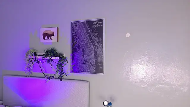 KeendraFox  online show from 04/12/26, 11:35