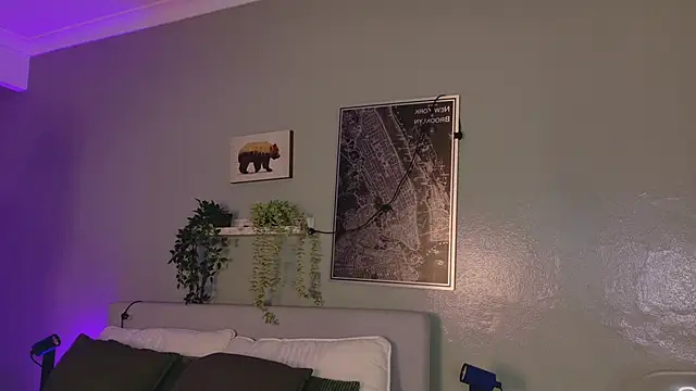 Snapshot of KeendraFox_ chatting on 10/28/25, 10:25 KeendraFox online show from 10/28/25, 10:25