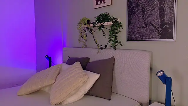 KeendraFox  online show from 04/09/26, 10:10