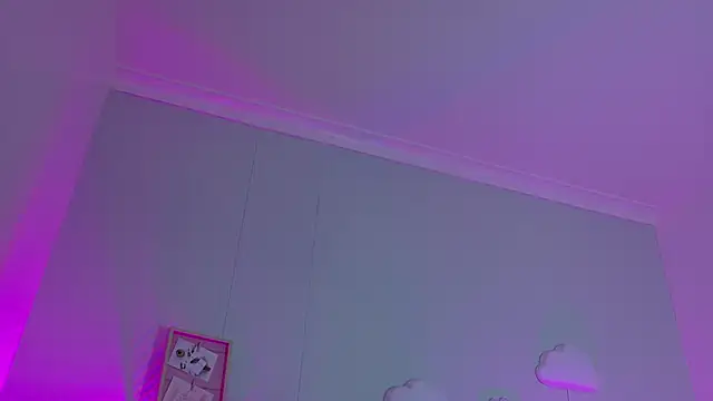 Snapshot of KeendraFox_ chatting on 10/26/25, 12:27 KeendraFox online show from 10/26/25, 12:27