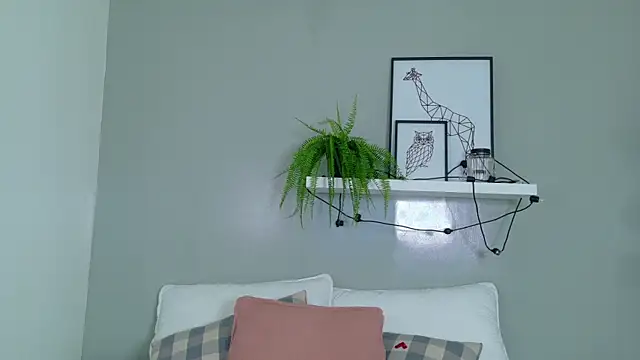 Snapshot of KeendraFox_ chatting on 10/25/25, 10:25 KeendraFox online show from 10/25/25, 10:25