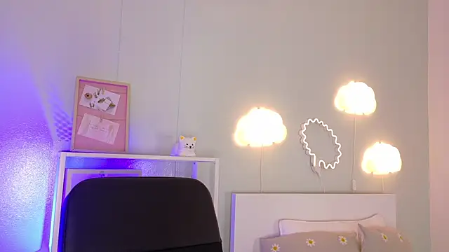 Snapshot of KeendraFox_ chatting on 10/24/25, 10:25 KeendraFox online show from 10/24/25, 10:25