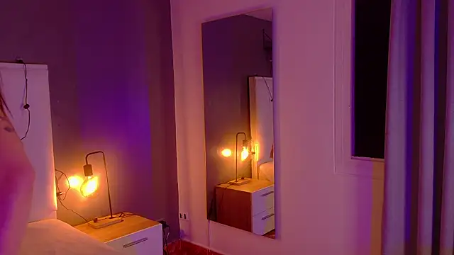 Snapshot of KeendraFox_ chatting on 11/23/25, 11:42 KeendraFox online show from 11/23/25, 11:42