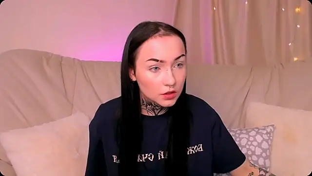 MollyKissy online show from 11/16/25, 09:36