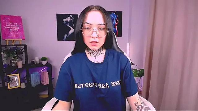 MollyKissy online show from 11/15/25, 09:35