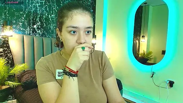 Snapshot of Nia-Stark chatting on 10/01/25, 03:27 Nia-Stark online show from 10/01/25, 03:27