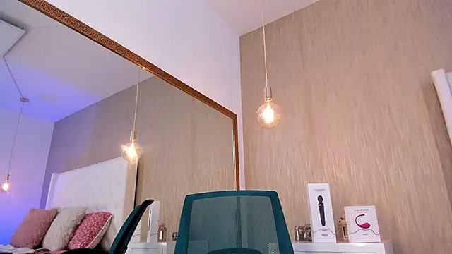 Lucy Lu17 online show from 10/04/25, 10:06