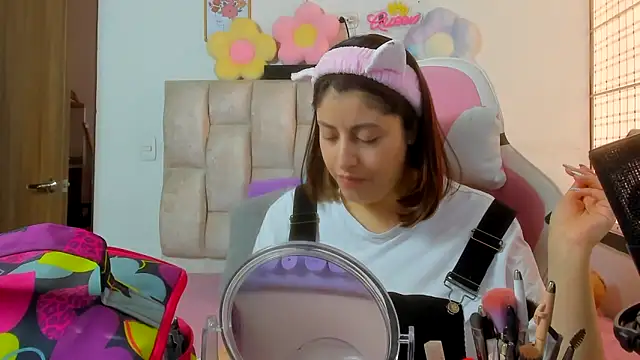 queenalexxa111 online show from 12/18/25, 05:39