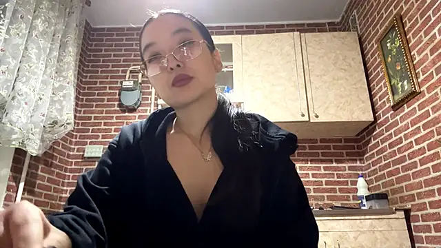 Snapshot of EmmaLeexth chatting on 10/01/25, 01:37 EmmaLeexth online show from 10/01/25, 01:37